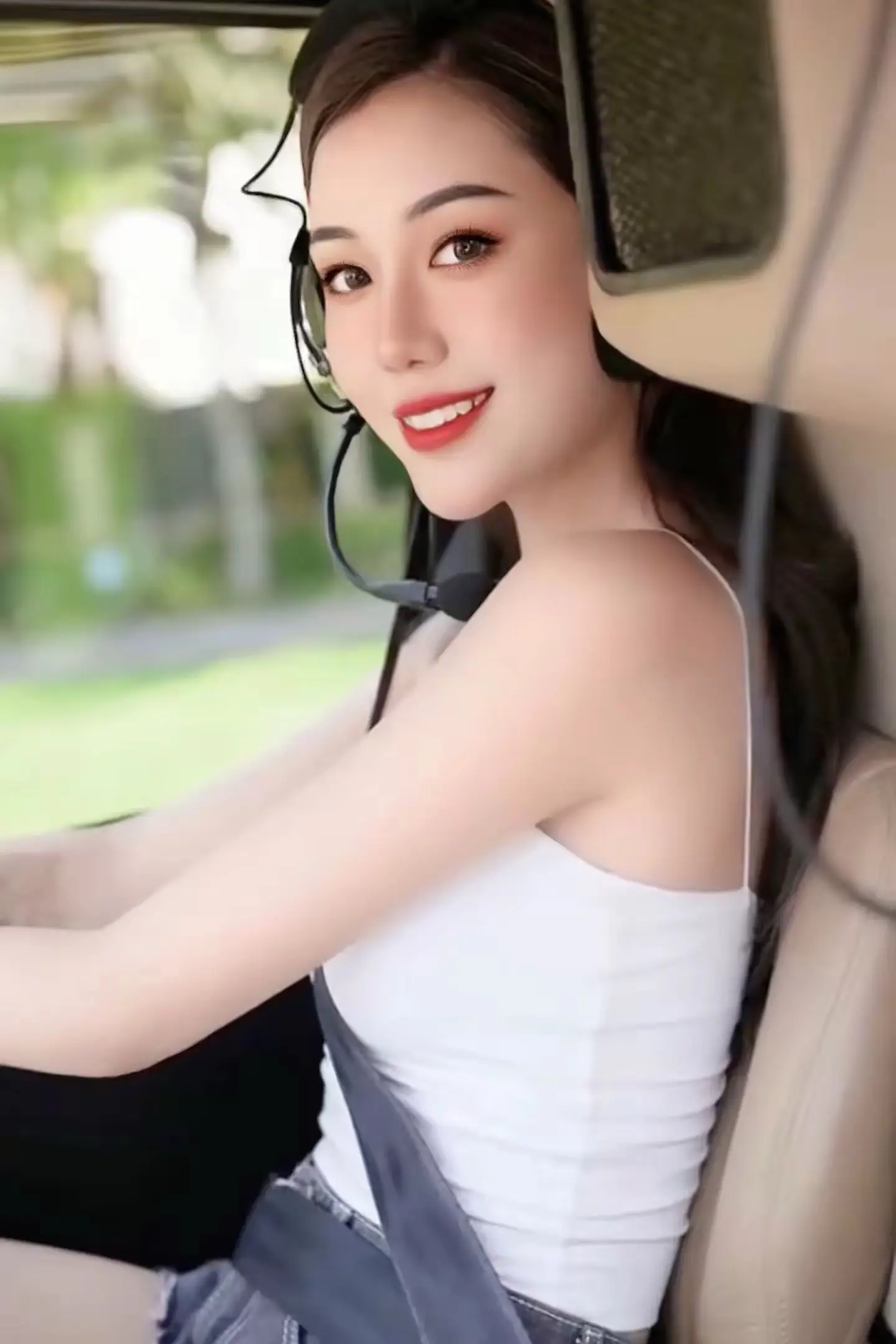 因为上海的饮食比较清淡 ，吃饭的时候眼泪掉下来拌饭 ，咸淡刚好。