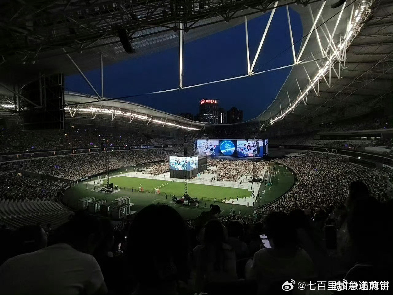 ：上海演唱会不让带应援物、灯牌楼丝：要你管～ ​​​