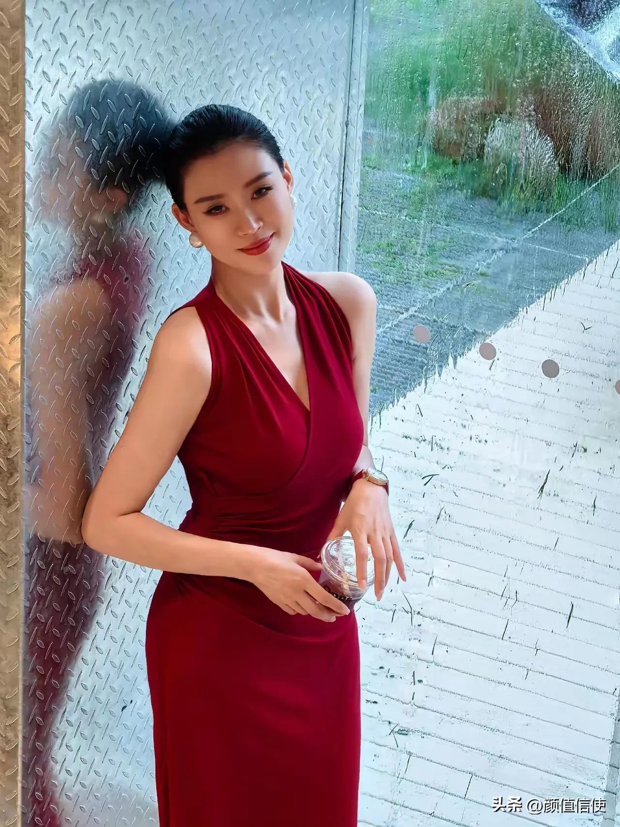女人如何穿出含蓄的性感?