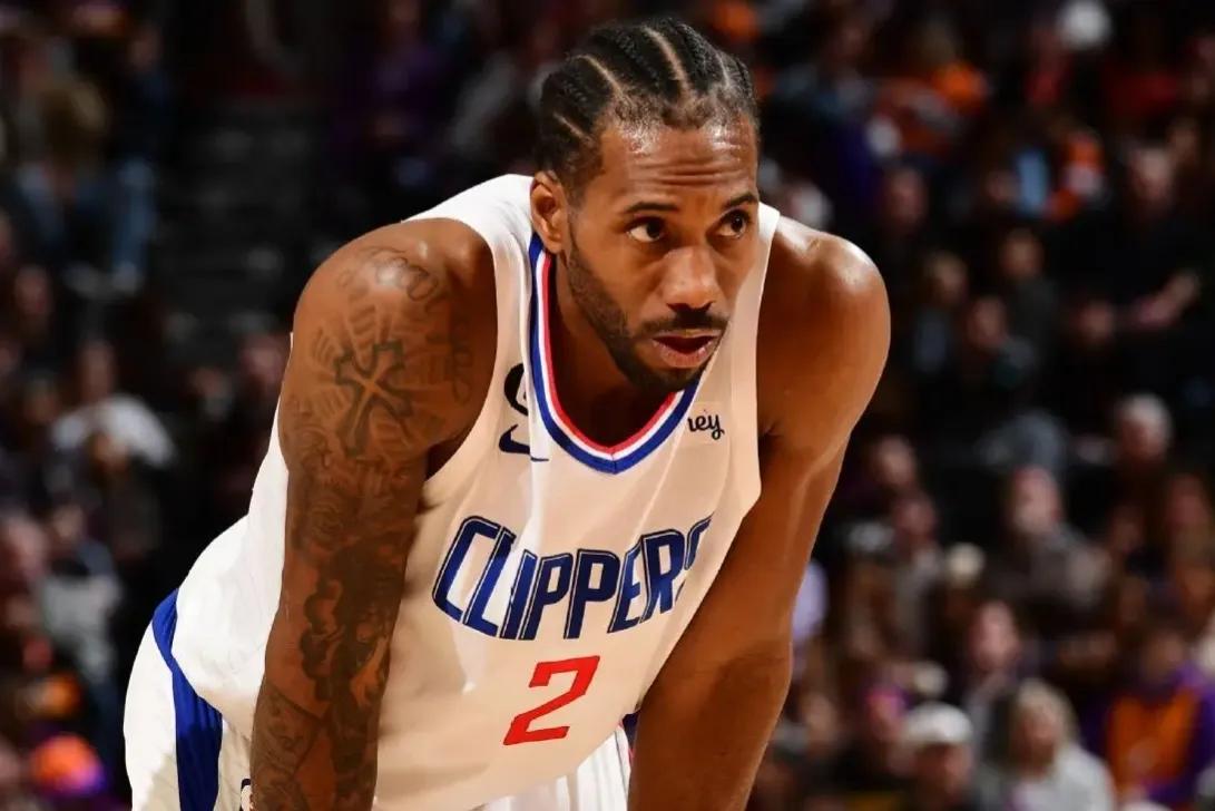 不偏不倚，NBA新赛季，实力最强的10位锋线防守球员：

1、科怀-莱昂纳德（快