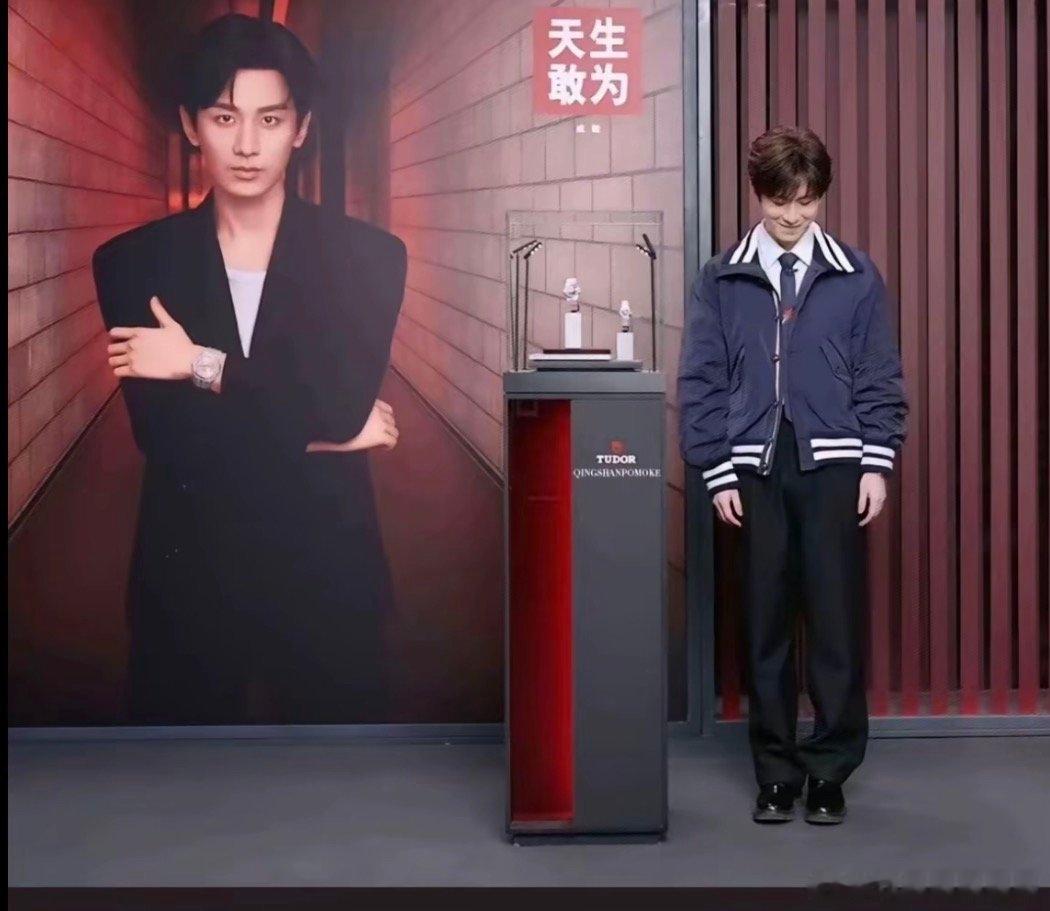 海报上的文字是“天生敢为”？？？和图片有联系吗？ 