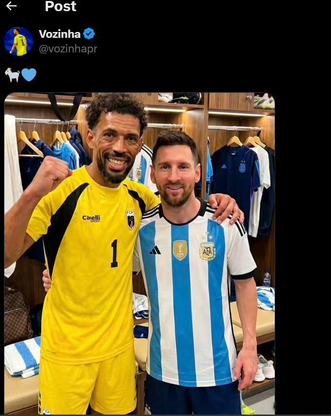 沃齐尼亚与梅西合影 沃齐尼亚晒出其与球王梅西 的合影，并配文GOAT 
