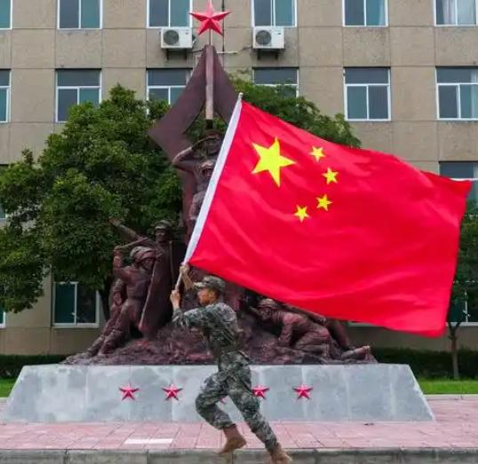 从晚清一路走到2026年，中国人身上有个吃过无数次亏、却始终没彻底改掉的习惯：外