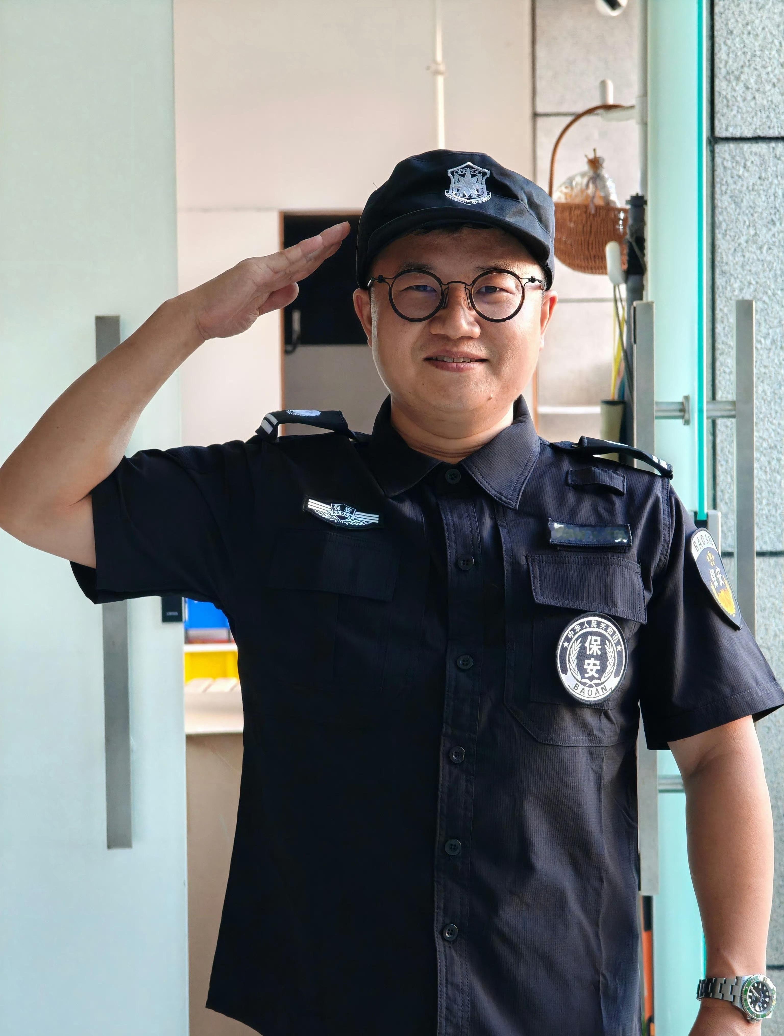 保安叔叔祝大家6.1快乐！硬起来