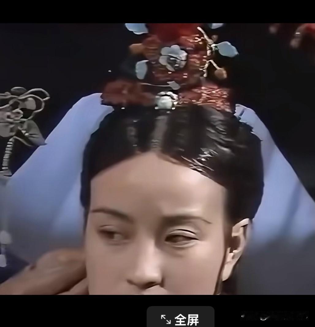 刘晓庆三个保姆，其中一个70岁了，她都没辞退，等于再给她养老，这么仗义的一个人，