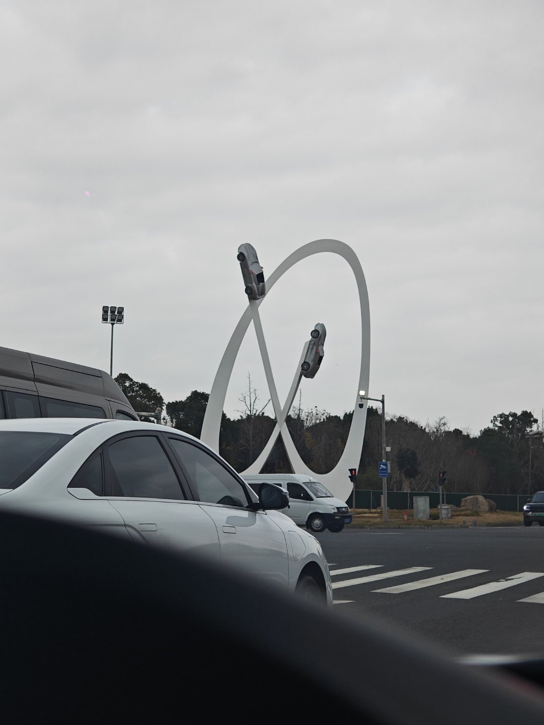 每次有事来杭州湾印象最深的，除了各种测试车还有凹凸不平的路面状况 慈溪·杭州湾新