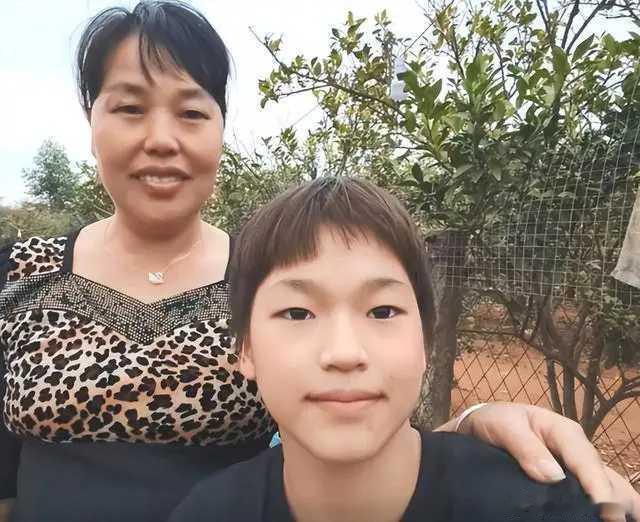 全红婵的家庭近况！全家搬到果园住，母亲感叹：害怕说错话[思考][思考] ​​​