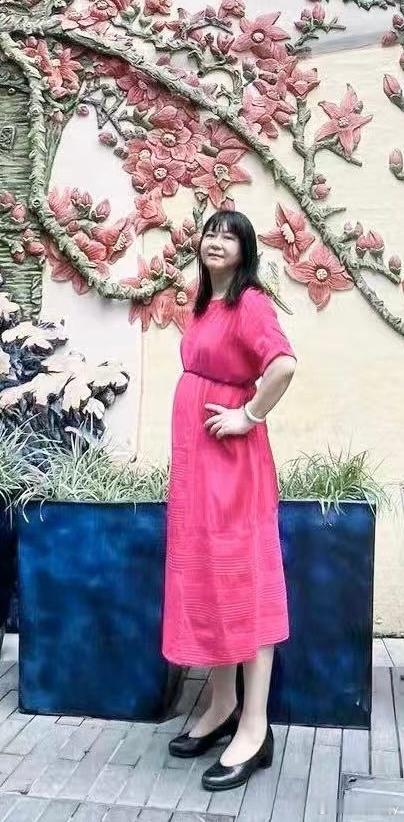 敏儿Jessyy美貌，全身照。 