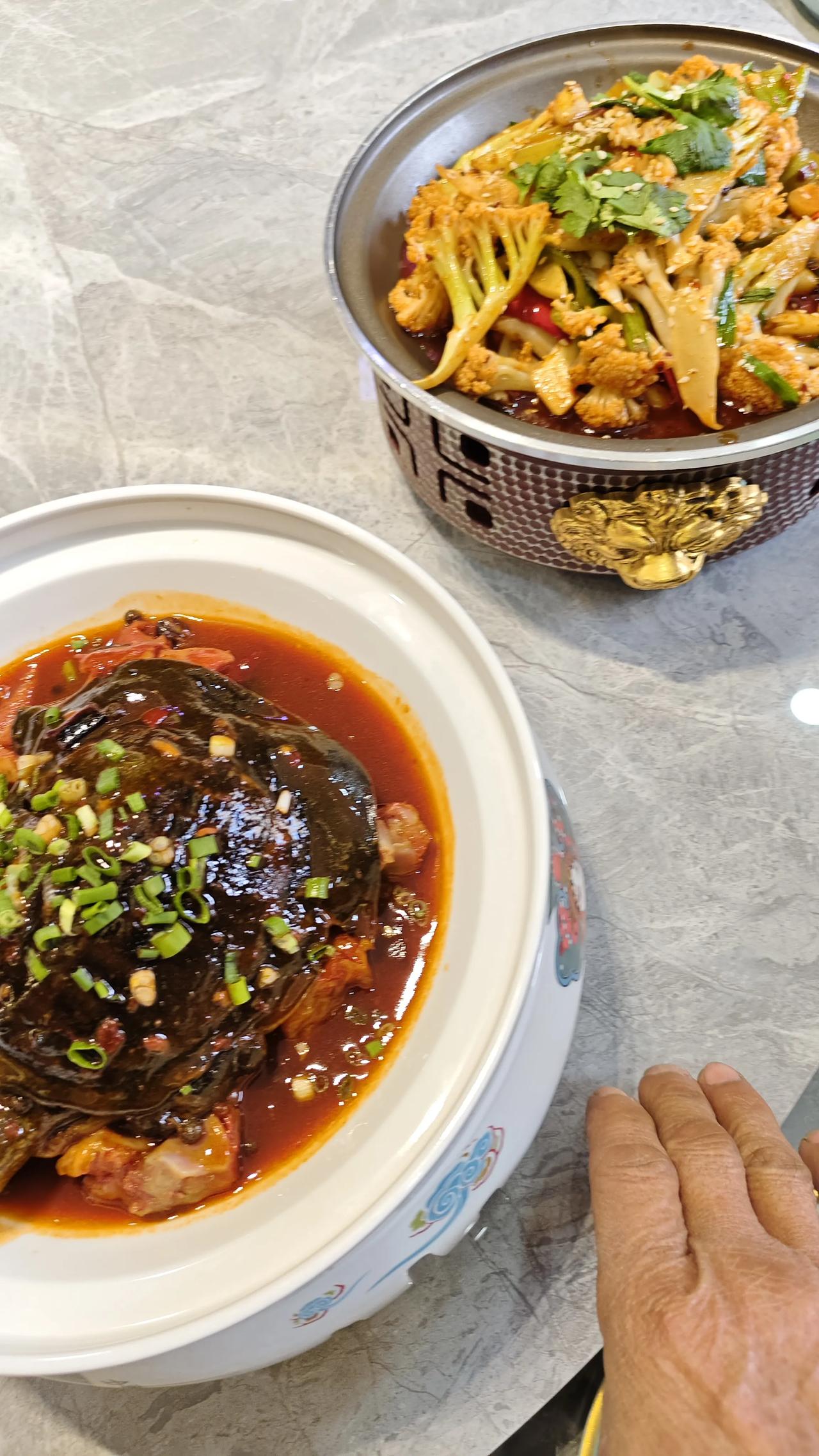 健康安稳，家人平安，心事顺心，日子平淡。
不再追逐热闹，不再强求圆满，
不再讨好