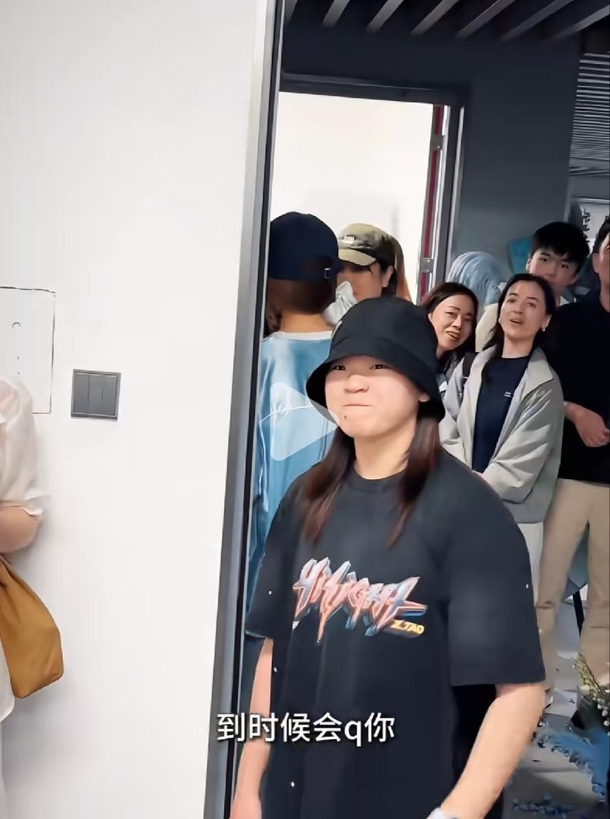发了几个跳水明星的图片，本来是雅俗共赏。结果呢，被小红书判定为。违反社区内容了。