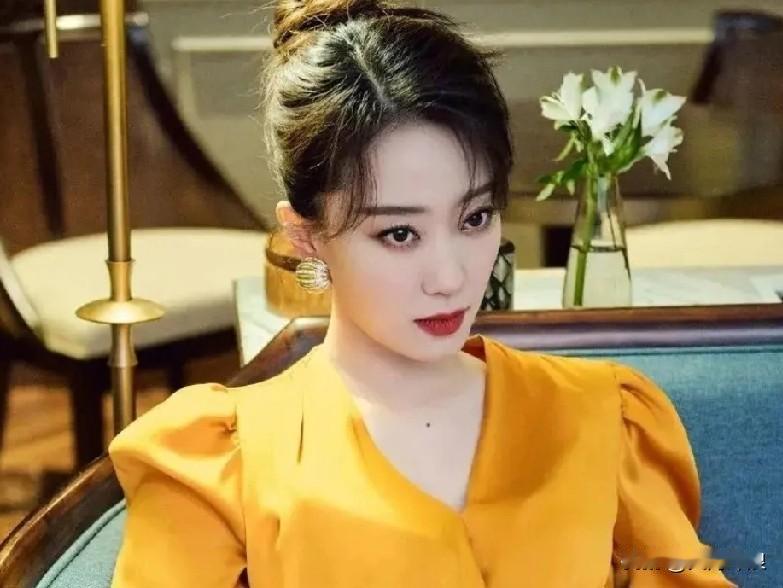 文艺评论家如此评论张小斐
这位评论家说
有人问我
张小斐的表演如何
我说
张小斐