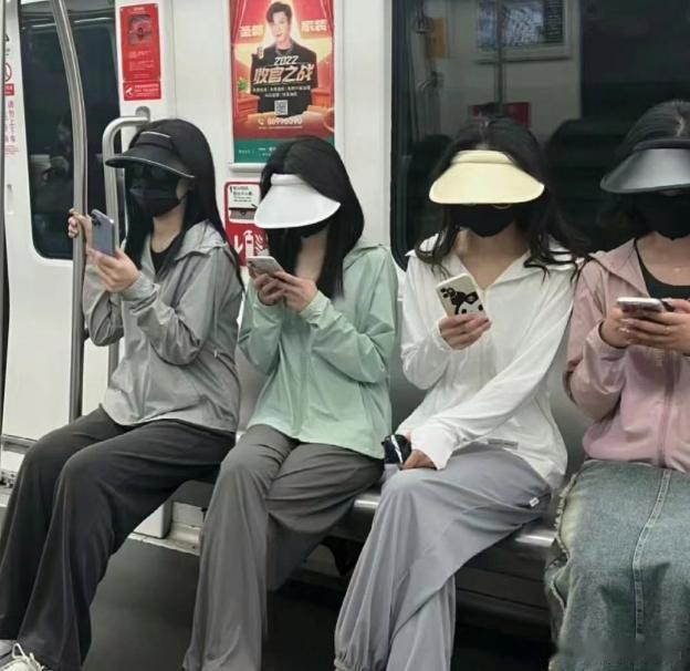 现在开始流行这样的穿搭吗？ 
