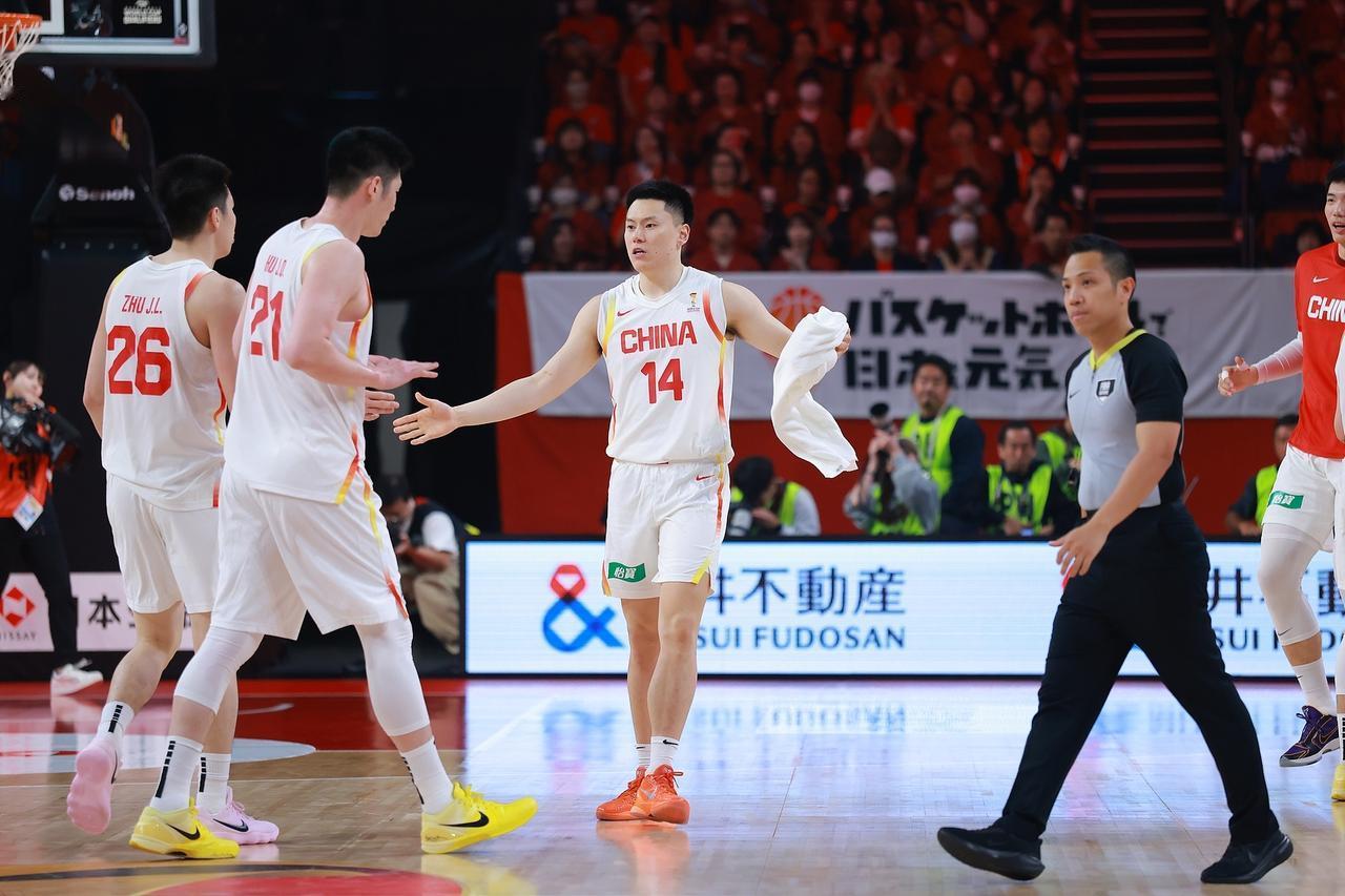 郭士强是真敢排！[太阳]

中国男篮亚运首战碰到哈萨克斯坦，这套首发若按廖三宁、
