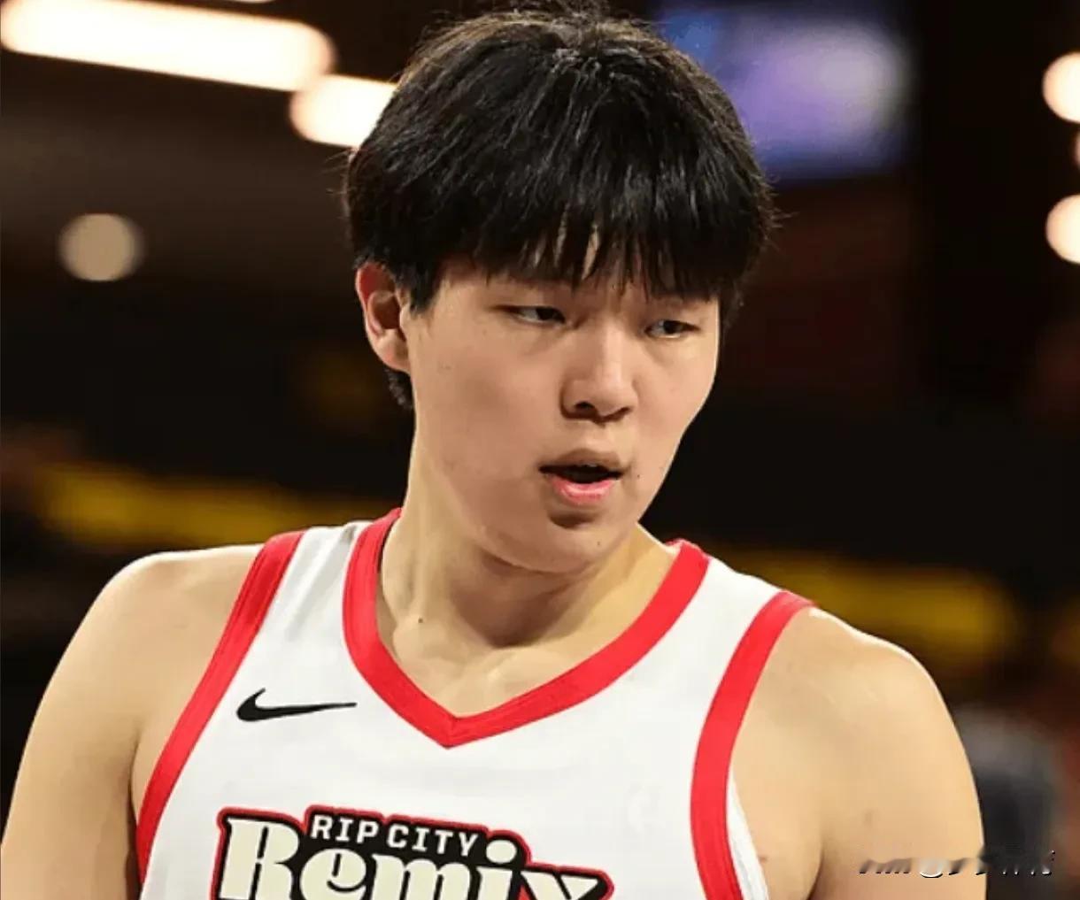 开拓者太坑了！领先20分，不让杨瀚森打，这支球队真不行，没有明确的目标，比赛也打