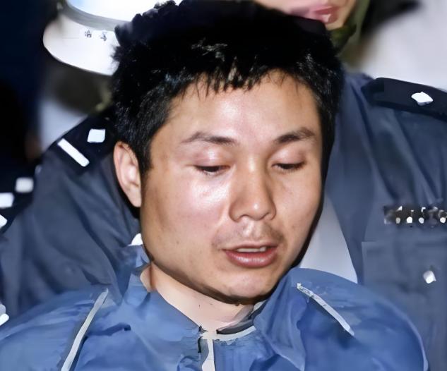 2001年5月20日清晨7时20分，当法警手持警绳出现在监舍门口时，张君刚刚吃完