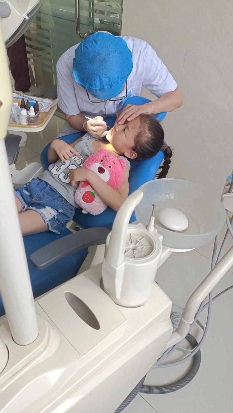 10岁女儿牙齿正畸术日记，第三篇：

今天给大家聊聊正畸机构选择这件事，在得知女