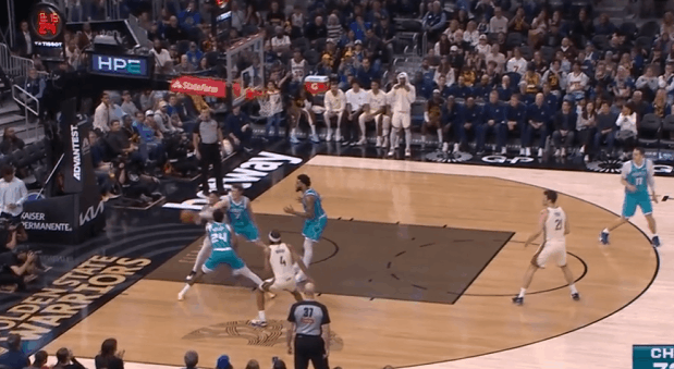 理查德观察：临危受命顶上先发，3前板3断1帽防守&活力助队大胜图1克尼普尔突破吸