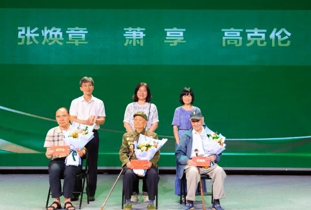 这场活动，说实话，看得我心里挺热乎的。
我们这个社会，最该被记住的不是网红，不是