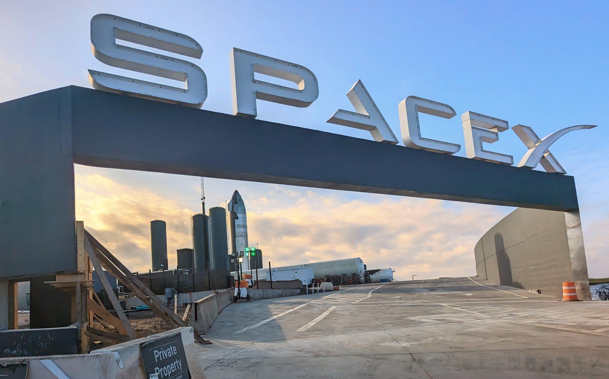 #特斯拉[超话]# $特斯拉(TSLA)$﻿ 人类通往火星的门户！ 🚀德克萨斯