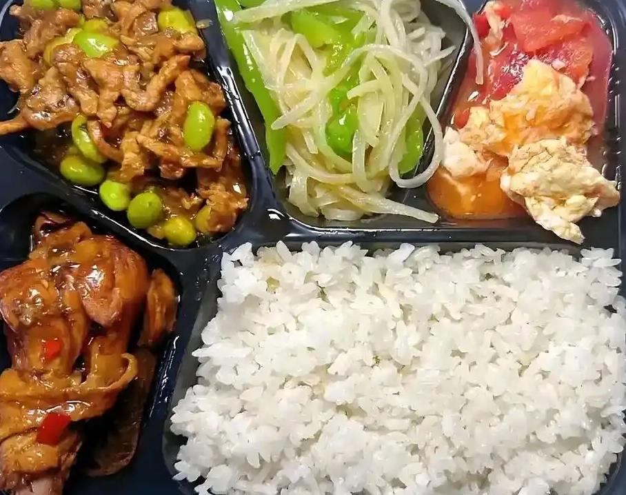 中午凑合一顿，看着还行，味道也还行，快歺吃多了厌烦了