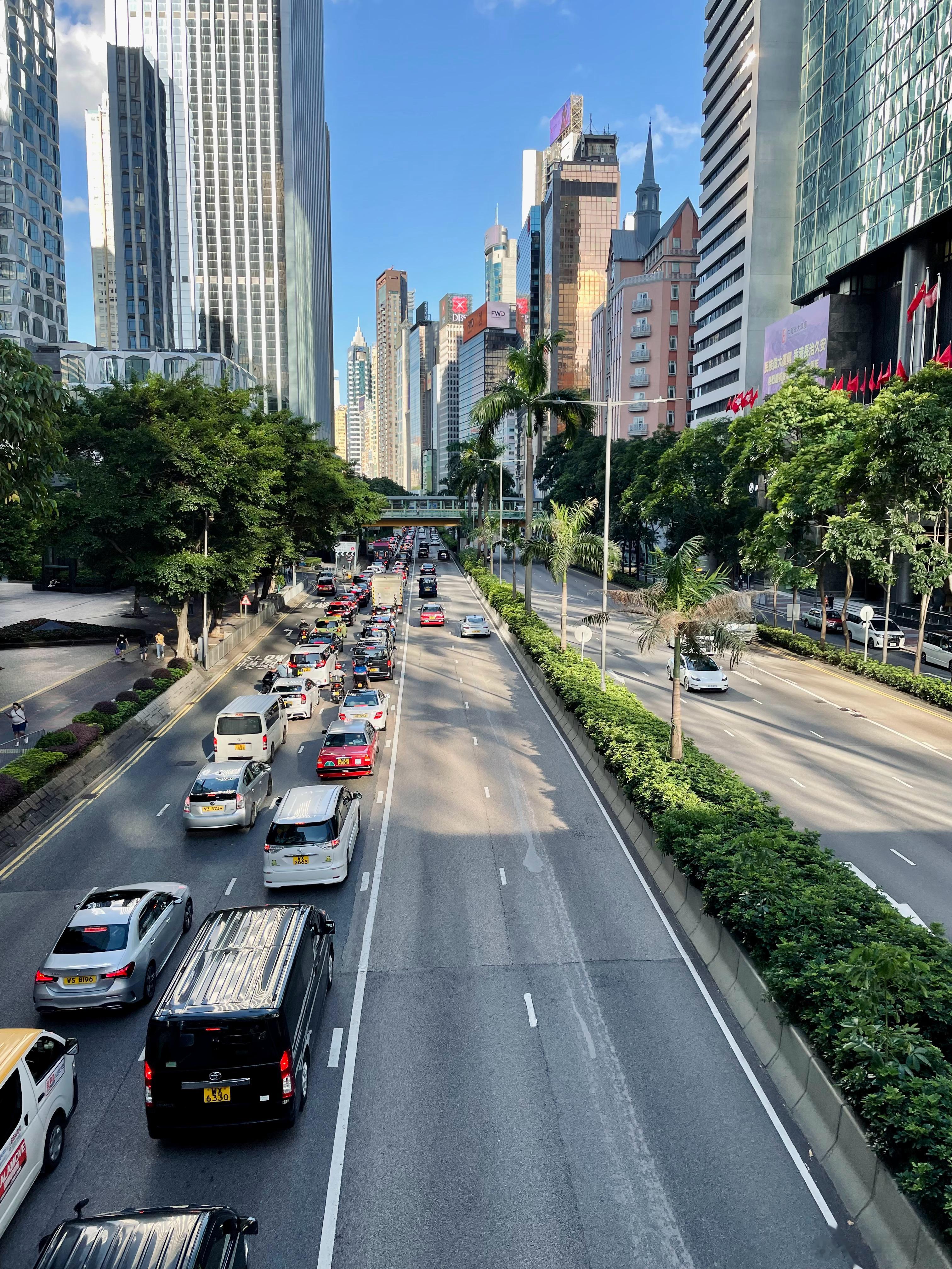 香港天桥随拍…今天接她下班，花了6分钟凑够9张图，目的是每张图一台性能车或者跑车