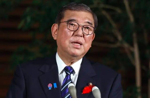 其实有一点很奇怪：在日本政坛里，当了日本首相是不敢说真话的，只有退下去后才敢说真