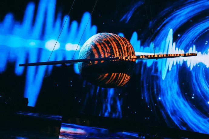 曾舜晞广东卫视湾区春晚舞台彩排照太帅了 