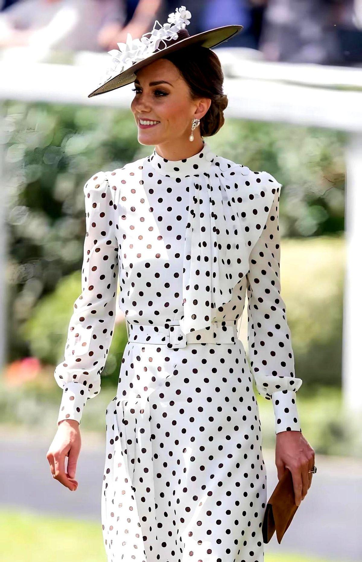 都以为凯特王妃靠大牌撑场面？错了！

人家厉害的是，能把300英镑的裙子穿出3万