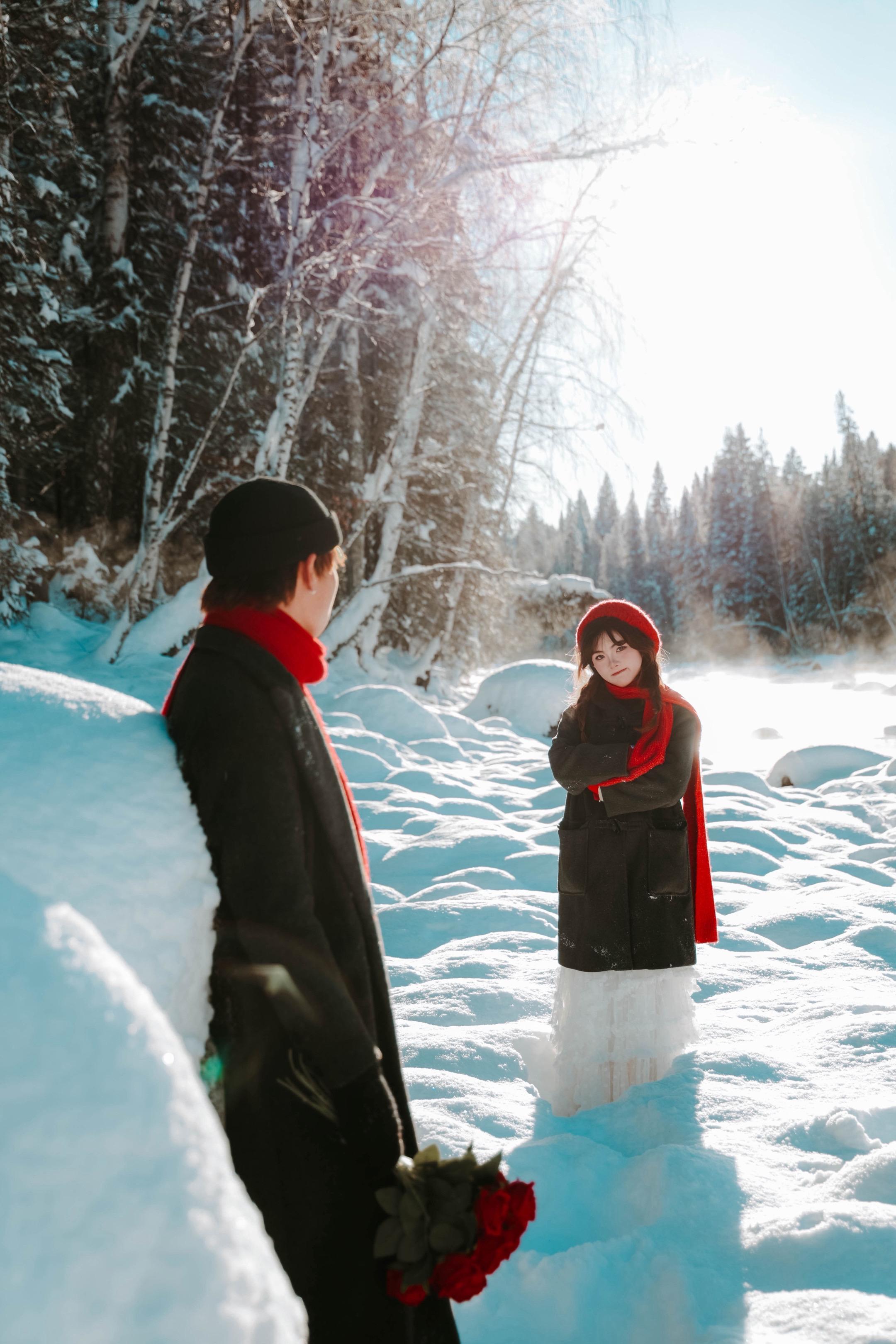 暖冬恋曲｜禾木电影感情侣照❤️。这就是爱情的样子吗 太甜了吧 同款快约起来