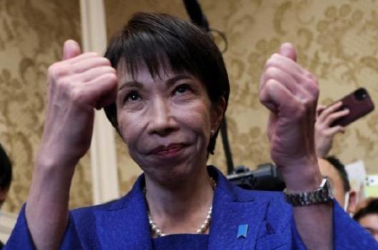 高市早苗直接气炸！中国一口气接待 10 个日本代表团，这步一箭双雕的棋，戳得她浑