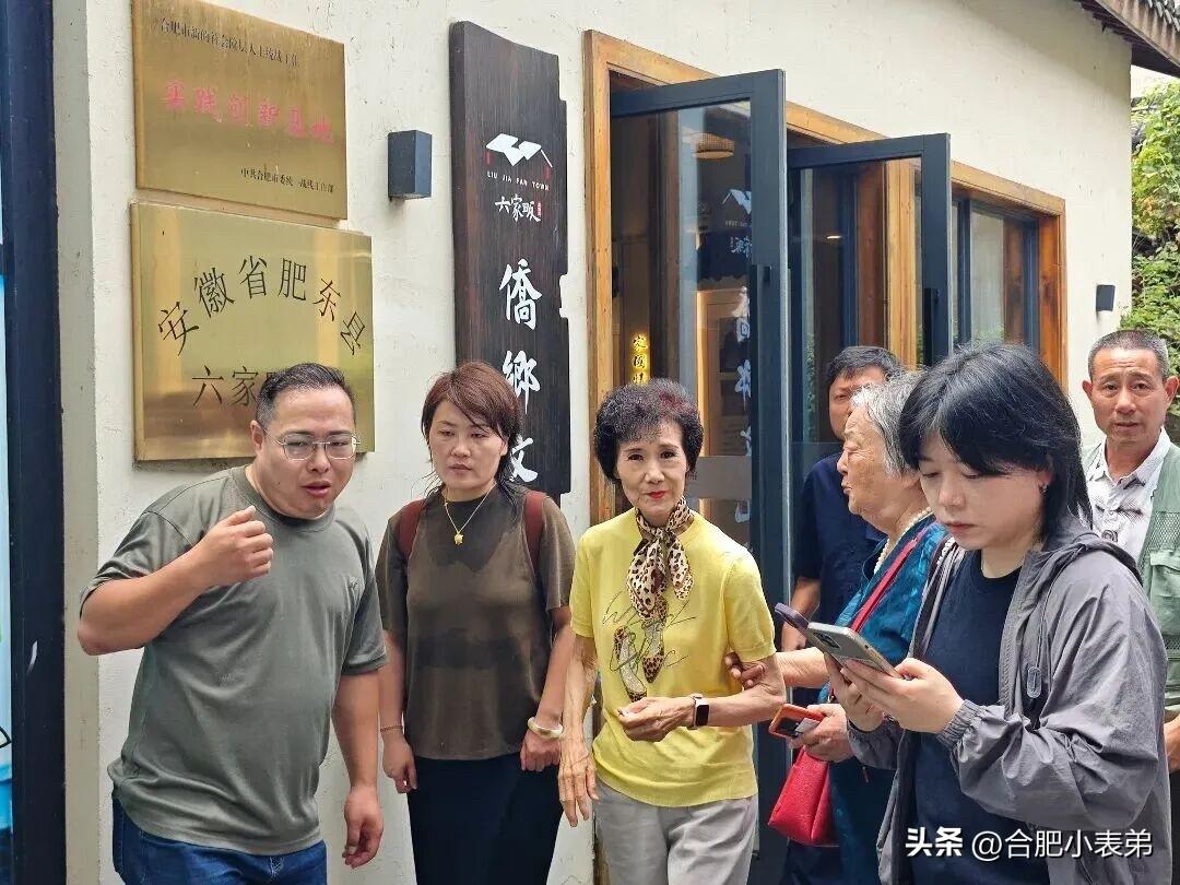 作为吴氏后人，她走访江淮侨乡，感受家乡振兴新貌。
巢湖之畔的六家畈吴氏名门，清末
