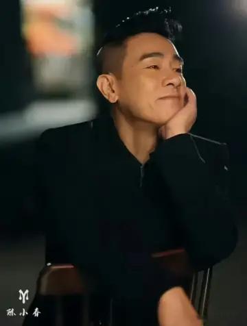 陈小春连怼导演四次节目组准备走心故事，陈小春搬出“要你管”全场终结。四问四答，一