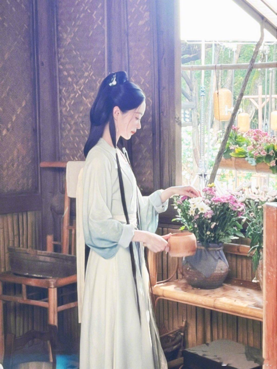 宋轶说工作强度大瘦了2斤坦然回应整容传闻，不卑不亢的态度好圈粉，宋轶就是这么真实