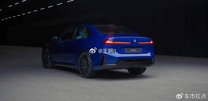 我超喜欢宝马新世代i3的设计，但今天发布的是同一台车吗？咋就变这样了？还是图角度