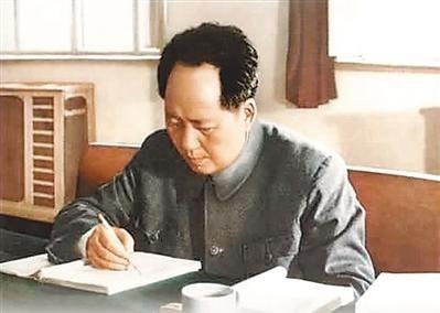 1953年，毛主席问教育部副部长叶圣陶：“现在编写全国中小学教材的有多少人？”叶
