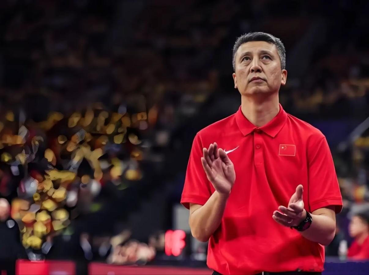 中国男篮12人大名单正式出炉！赵睿落选，周琦张镇麟领衔。2027国际篮联世界杯亚