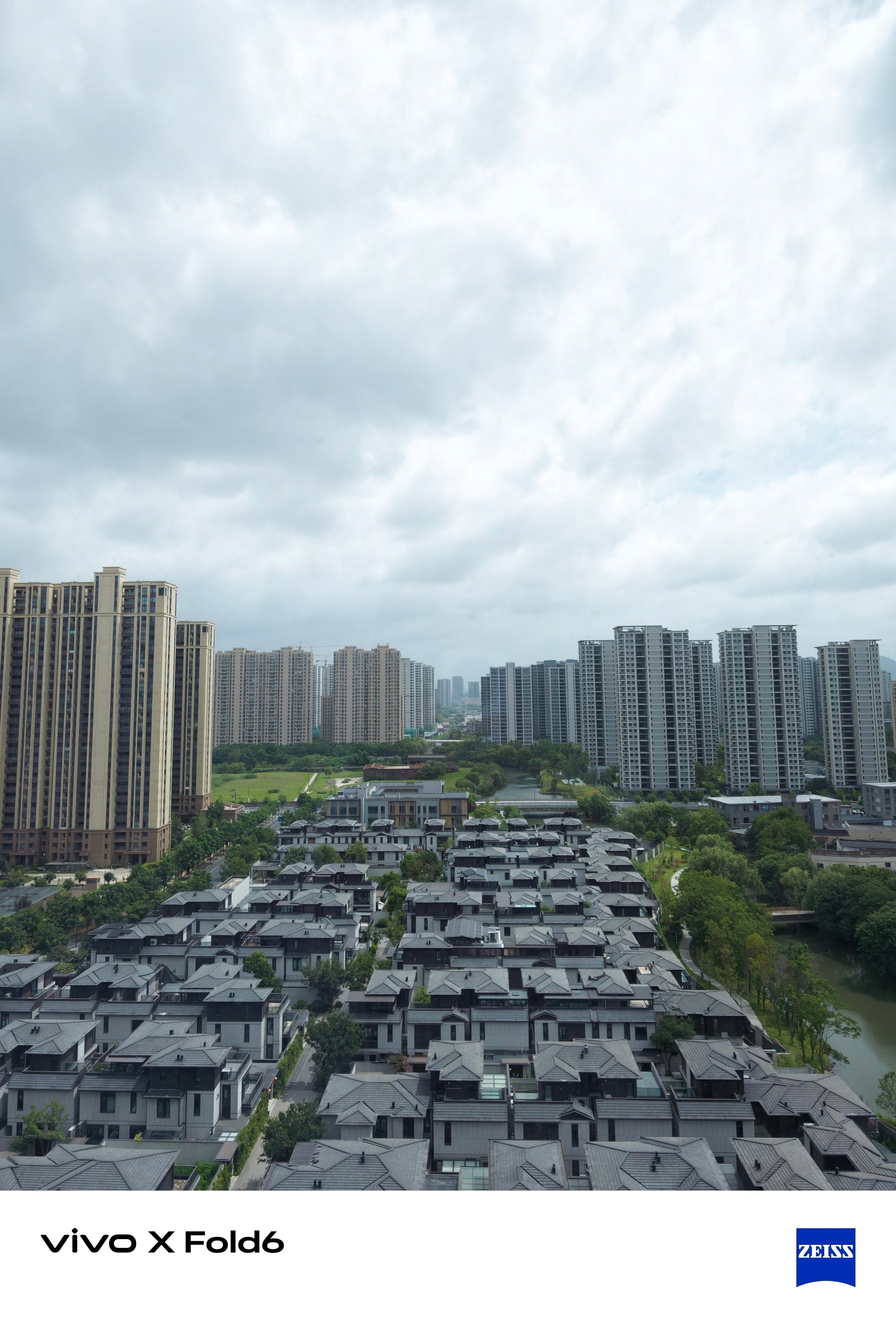 巴威登陆地点有变 目前杭州艳阳高照，多云转晴，风稍稍有点大....家里趁着天气好