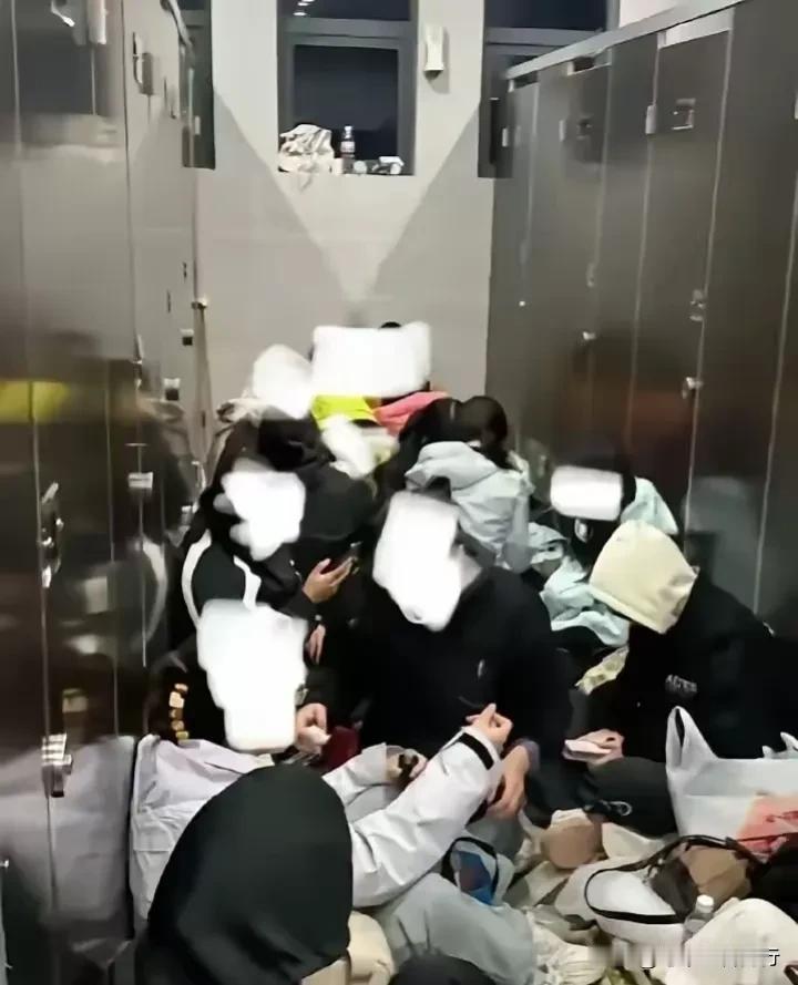 “十一宁可住厕所也要出去旅游？！”