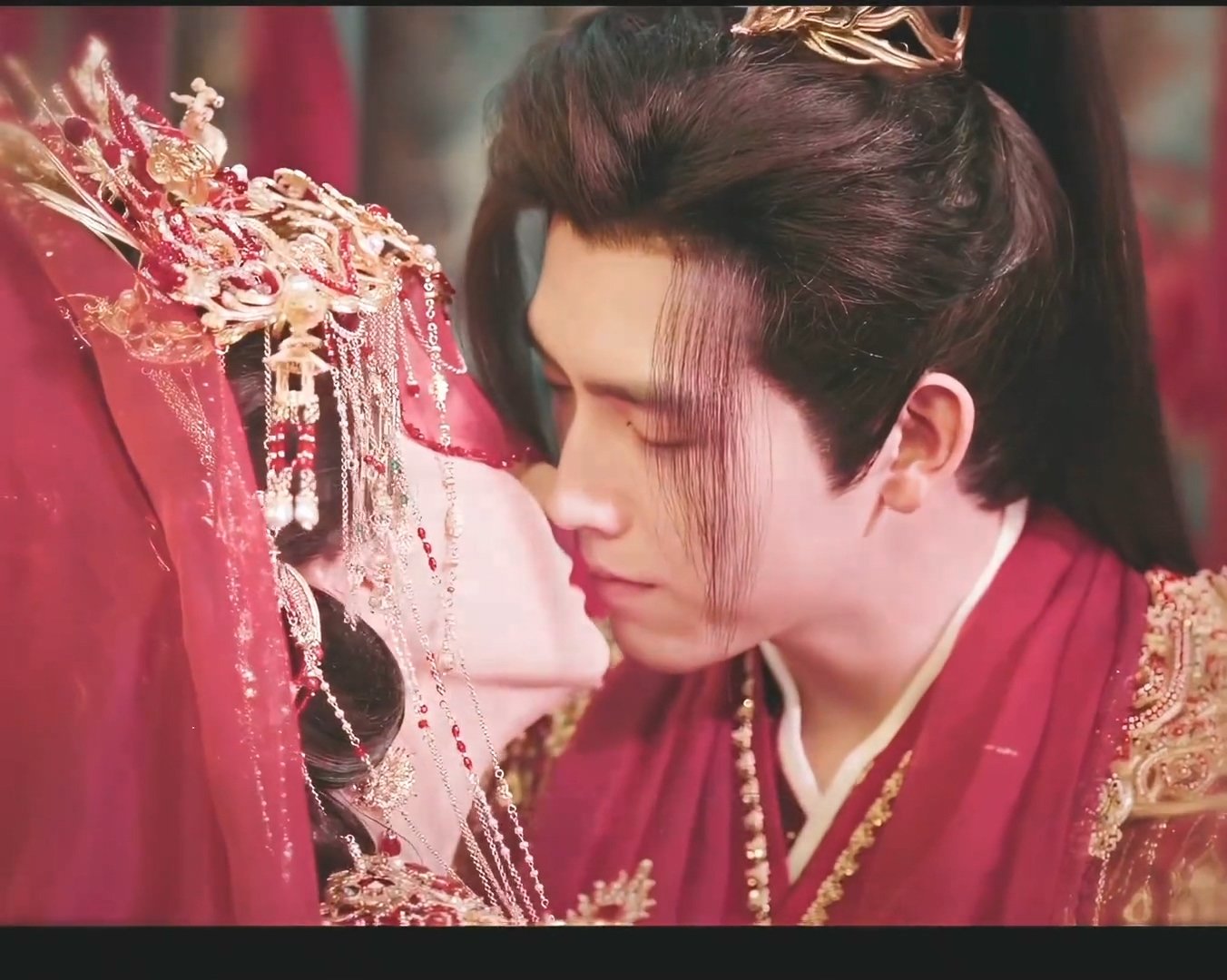 贺思慕段胥大婚吻迪丽热巴陈飞宇白日提灯大婚吻 贺思慕段胥大婚吻 