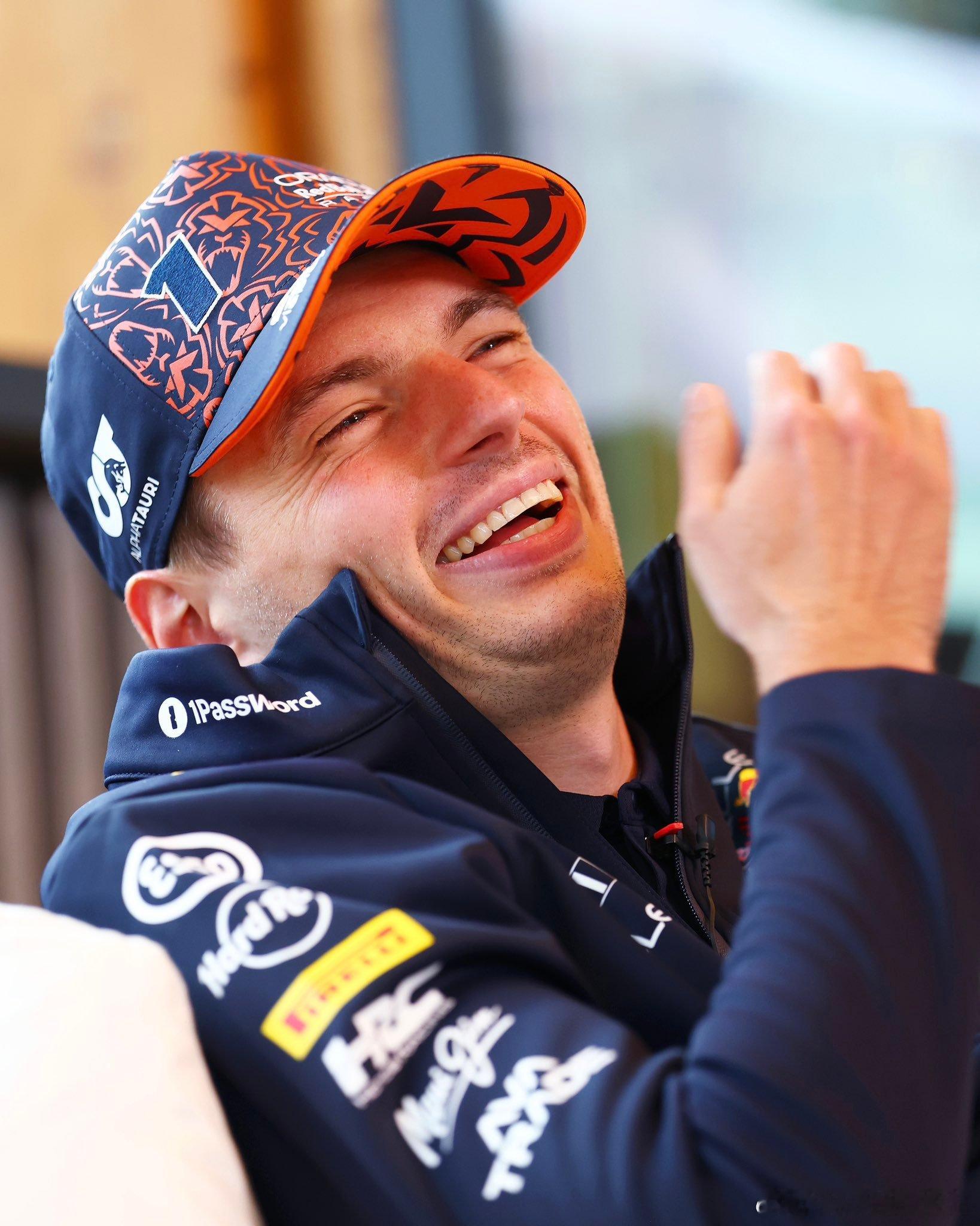 F1[超话]  维斯塔潘被问及2026年离开的可能性“也有可能我明天就醒不过来了