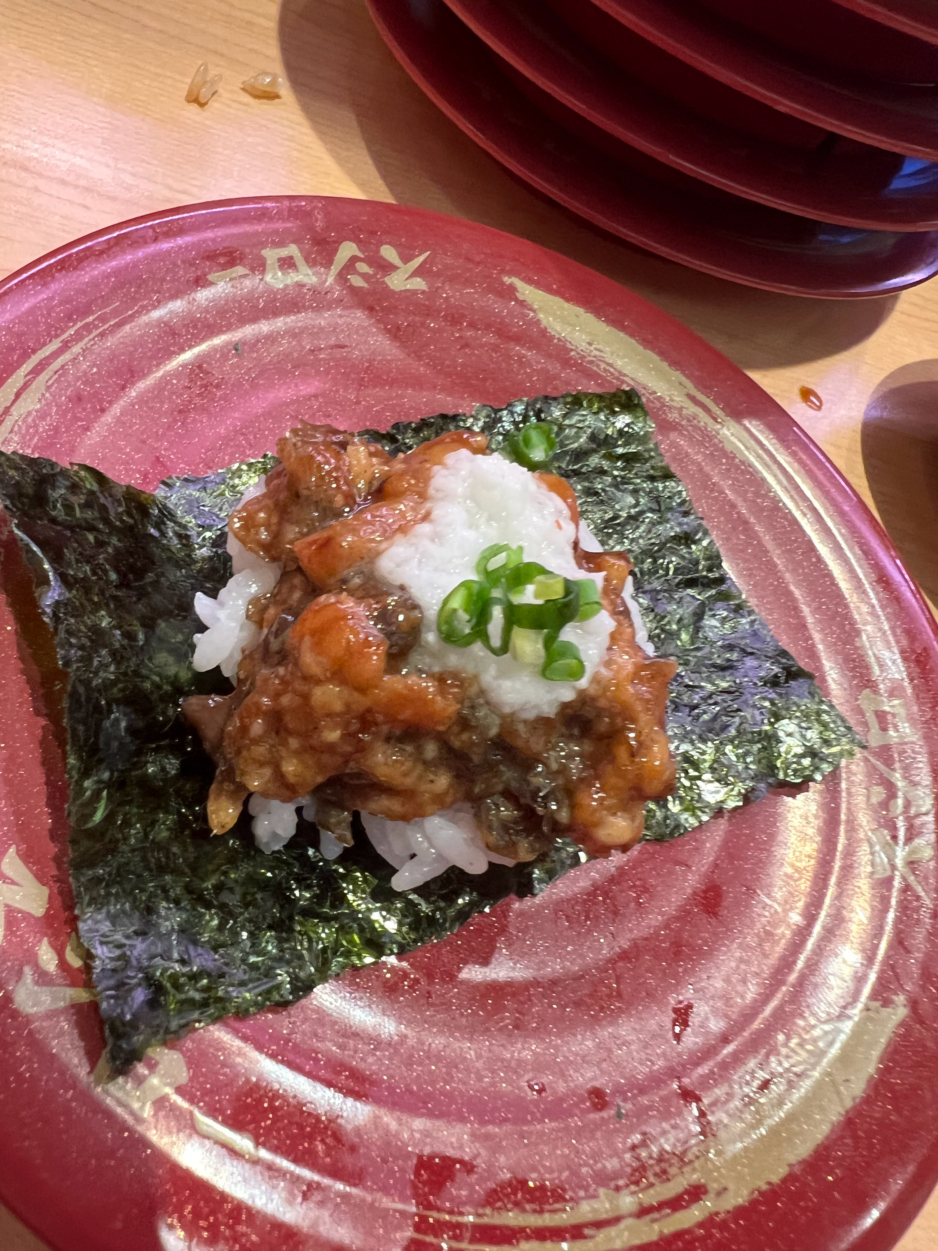 寿司郎的SOP：以辣味拉面作为开胃菜，然后以三个鳗鱼海苔包饭清口🍣 ​​​