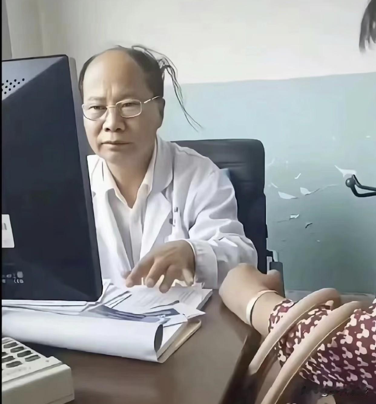 哈哈，这位医生一看就是道行很深的人！你们第一眼会想到谁？