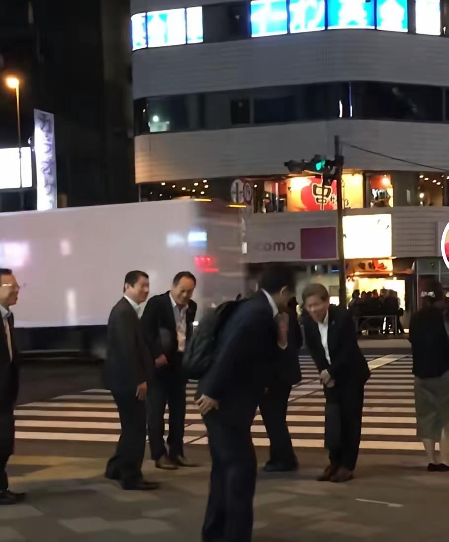 名将​左宗棠是这样评价倭寇的，说：
​“知小礼而无大义，拘小节而无大德，重末节而