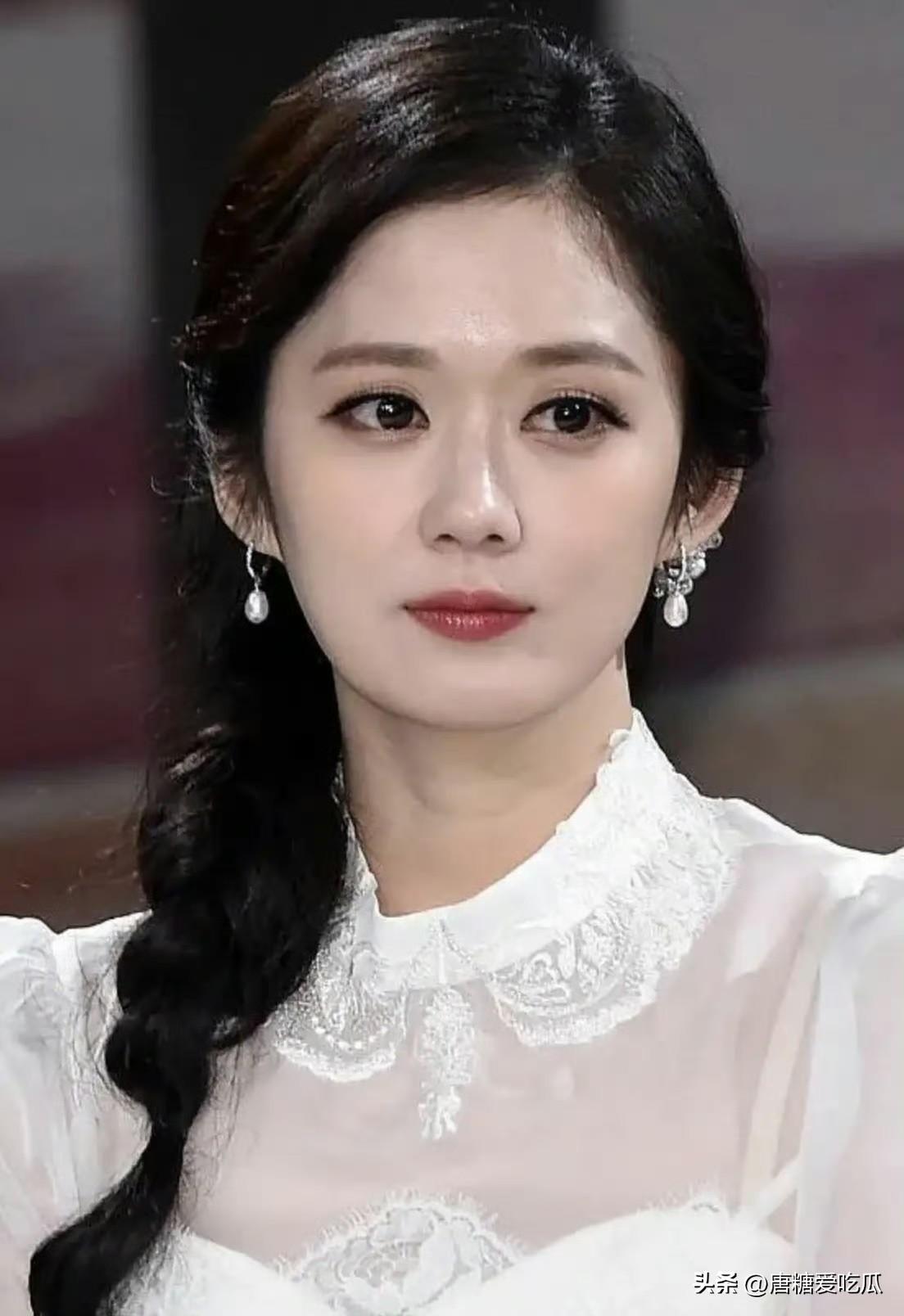 张娜拉
真的是要去了解
不然还以为她又怎么了
原来是她公司的员工去世了，被日媒报