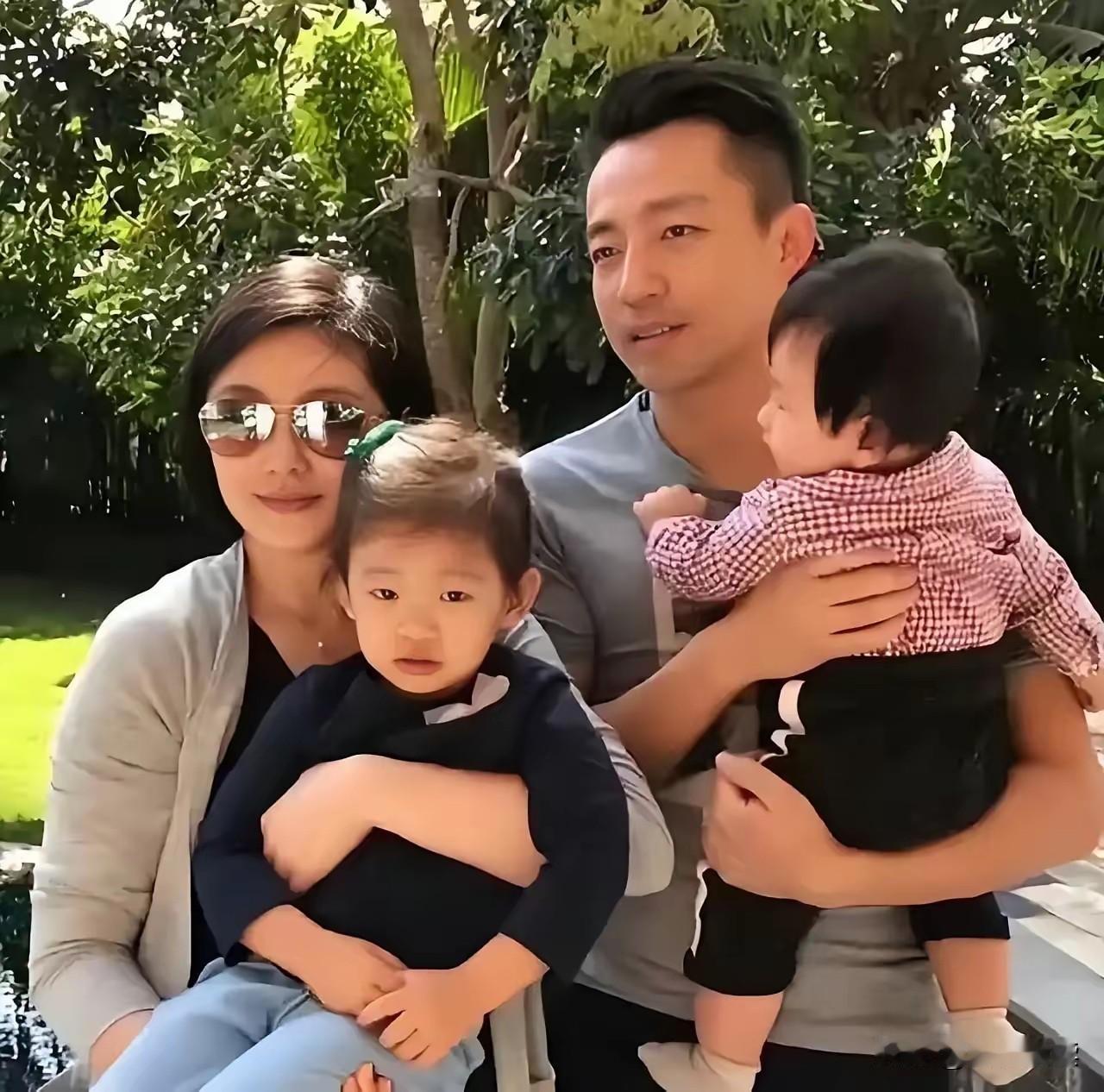 事实证明
大S的一双子女
终究是没能如她的愿
两小只还是活在了闪光灯下

汪公子