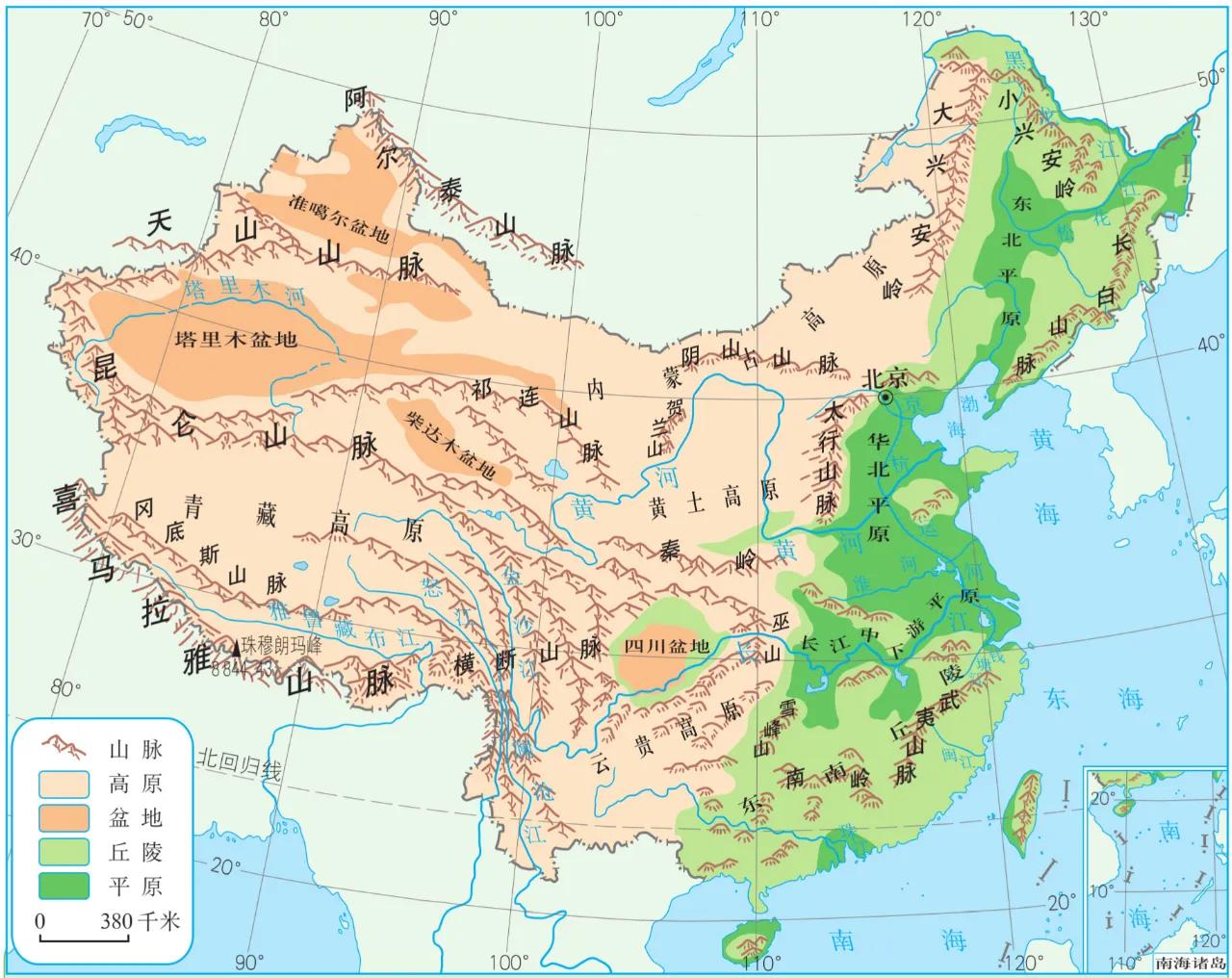 中国地形图清晰版，看起来大部分是高原、盆地、丘陵，平原很少，尤其是长江以南的南方