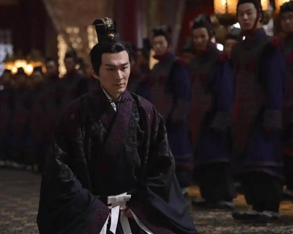 70多个带着枷锁的死囚,押送官说了一句"枷锁都卸了,咱们京城见",然后自己一个人