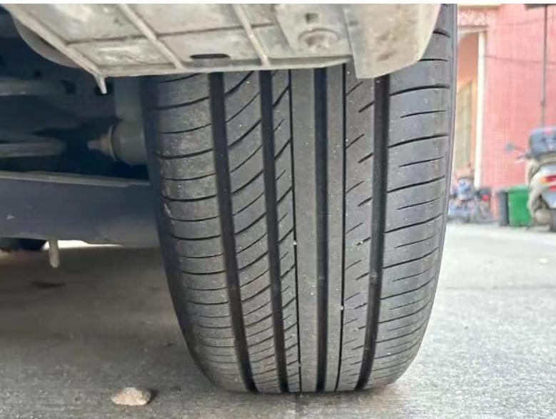 很多油车车主说电车轮胎磨损更快，一般2年就要换一次轮胎，虽然我买的是油车，但是依