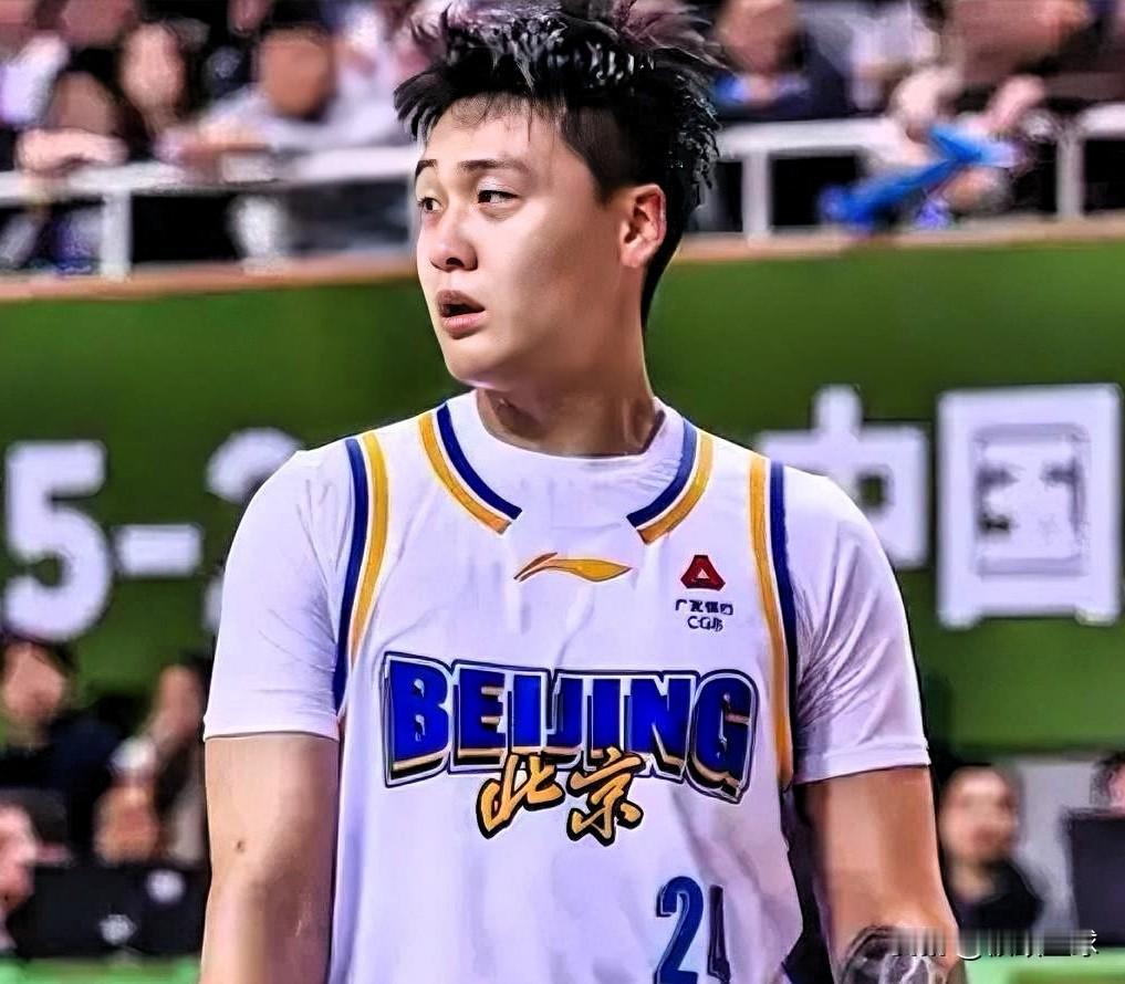 赵睿终于回来了！北京最强阵容全员就位，季后赛谁也挡不住了

今日，赵睿在接受采访