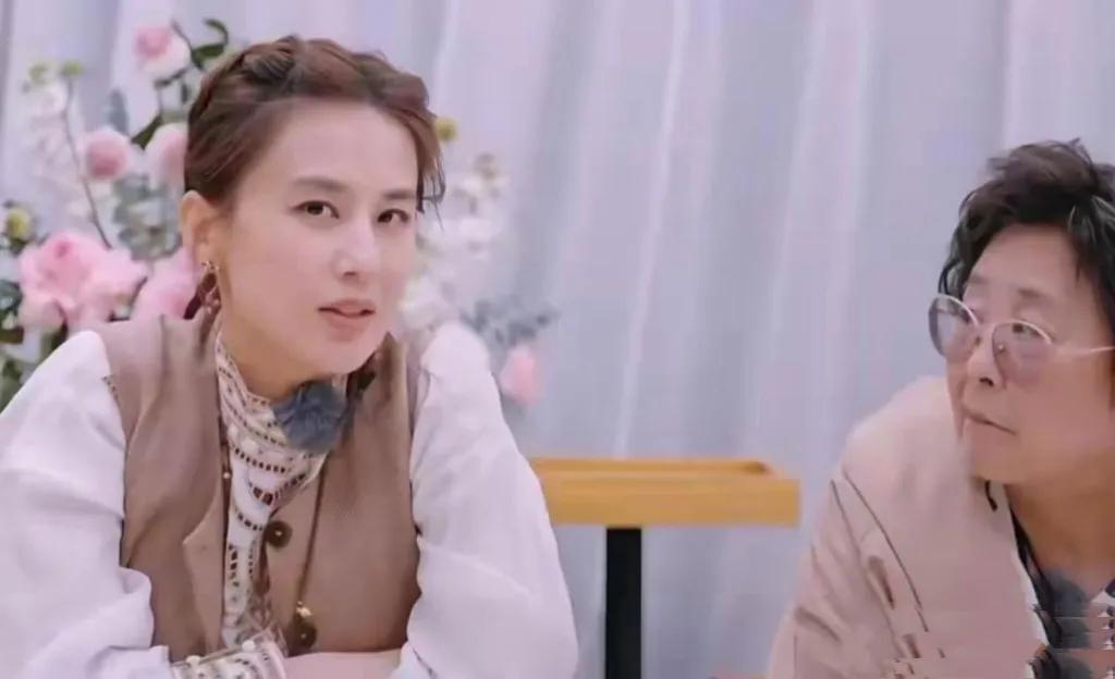 黄圣依谈婚前同居：过来人的清醒之言

近日，黄圣依在综艺中直言不接受婚前同居，称